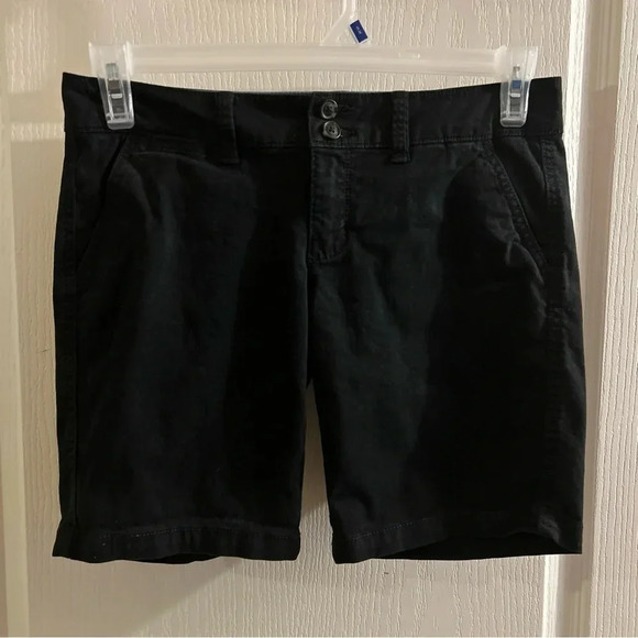 American Eagle chino Black Stretch Shorts Size 2 flattering fit EUC - Picture 2 of 7